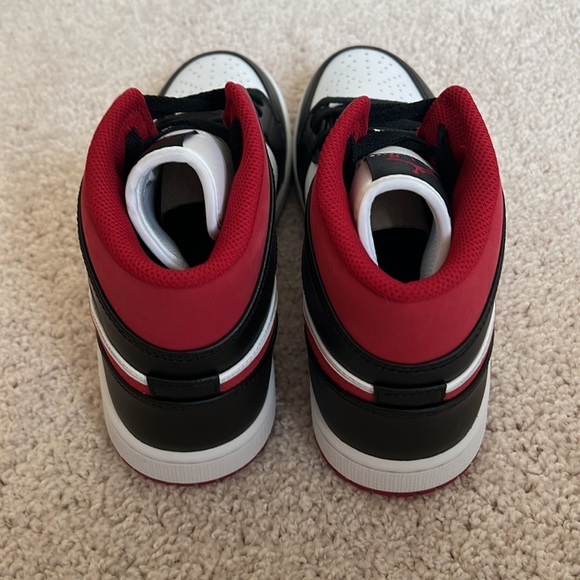 Jordan 1 Mid - Picture 4 of 10